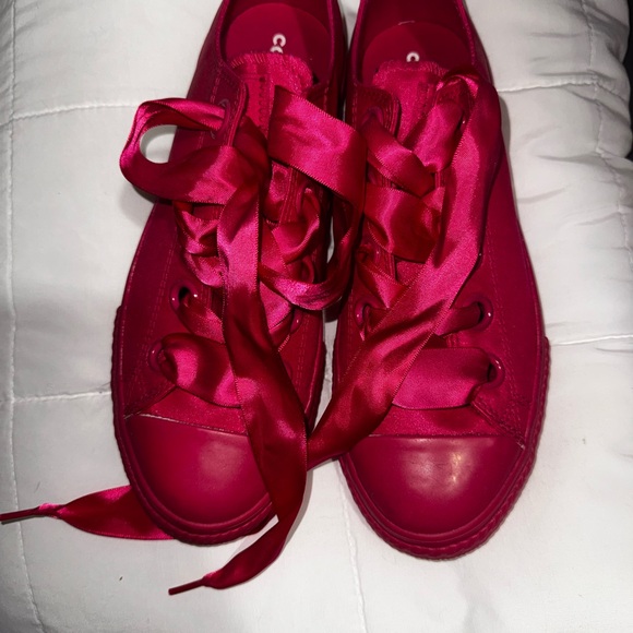 Converse Women's Fuchsia Sneakers - Picture 1 of 4